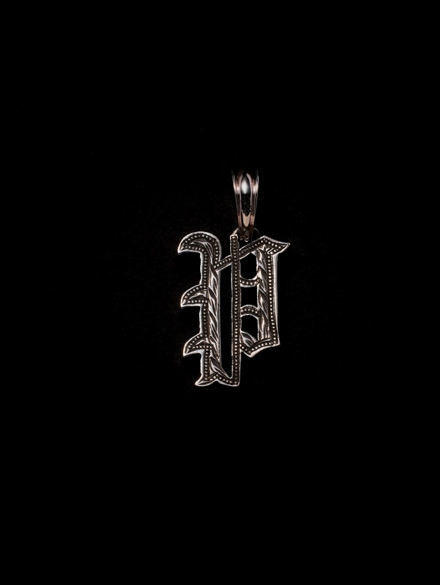 ANTIDOTE BUYERS CLUB 「Engraved Initial Pendant」 SILVER950