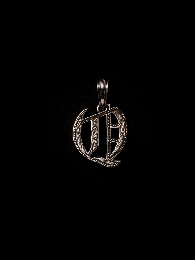 ANTIDOTE BUYERS CLUB 「Engraved Initial Pendant」 SILVER950