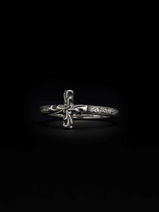 ANTIDOTE BUYERS CLUB　　「Engraved Tiny Cross Ring」　　SILVER950製 リング