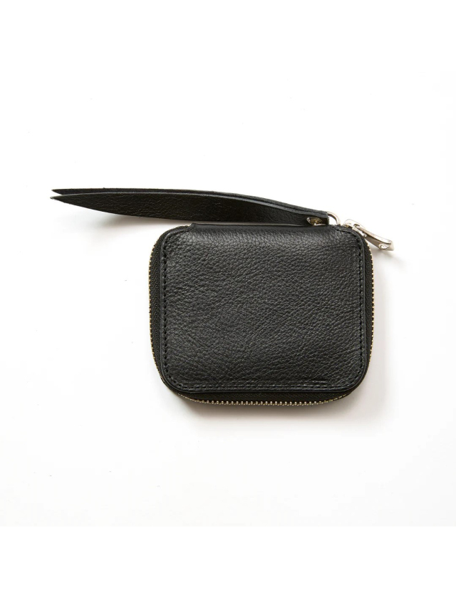 CALEE 「PLANE LEATHER ZIP MULTI WALLET ＜STUDS CHARM＞」 レザー
