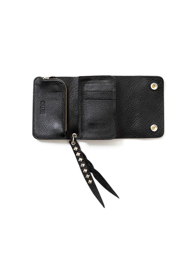 CALEE 「PLANE LEATHER FLAP HALF WALLET ＜STUDS CHARM＞」 レザー