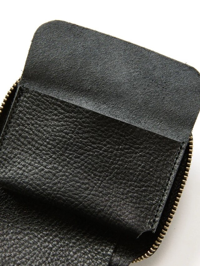CALEE 「PLANE LEATHER ZIP MULTI WALLET ＜STUDS CHARM＞」 レザー