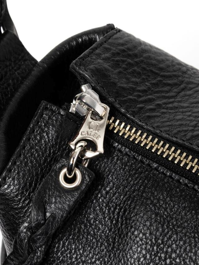CALEE 黒レザーショルダーバッグ CALEE - STUDS LEATHER SHOULDER BAG ＜LARGE＞ (BLACK