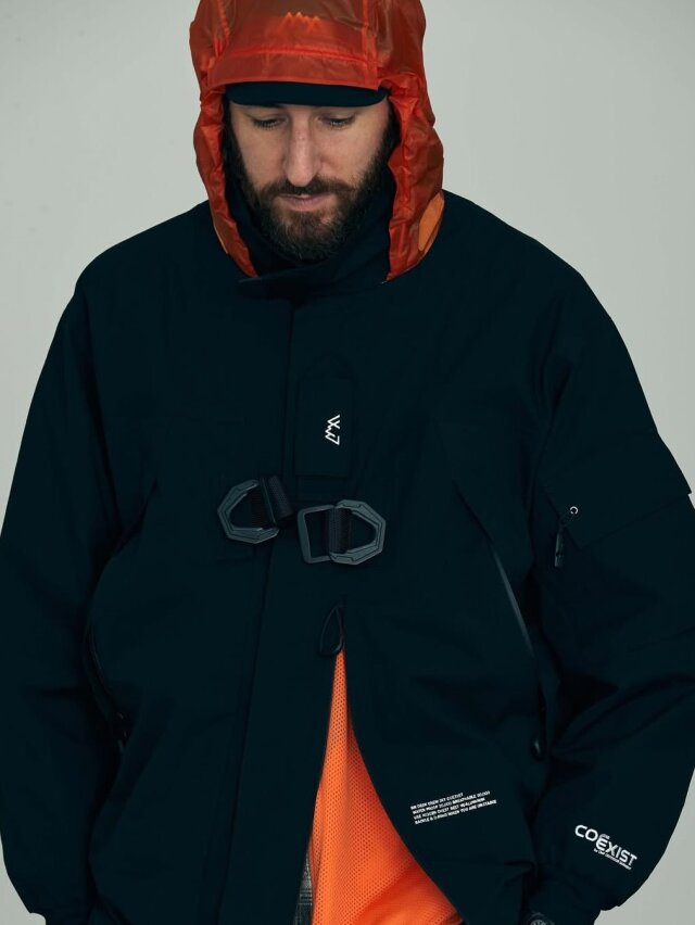 美品 CMF OUTDOOR GARMENT 防水 オールインワン 128P▲ CMF OUTDOOR GARMENT（シーエムエフアウトドアガーメント）の「CMF