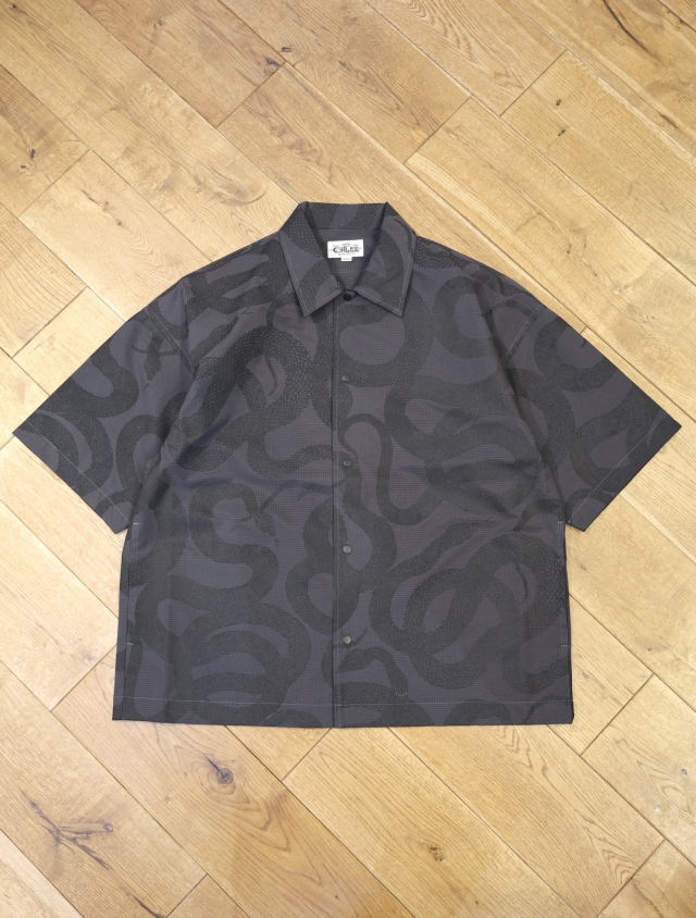 CALEE 　「DOTAIR®︎ SNAKE PATTERN S/S SH」  スネークパターン スナップシャツ
