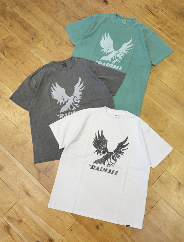 RADIALL 　「EAGLE TIP - CREW NECK T-SHIRT S/S」　ピグメントダイ プリントティーシャツ