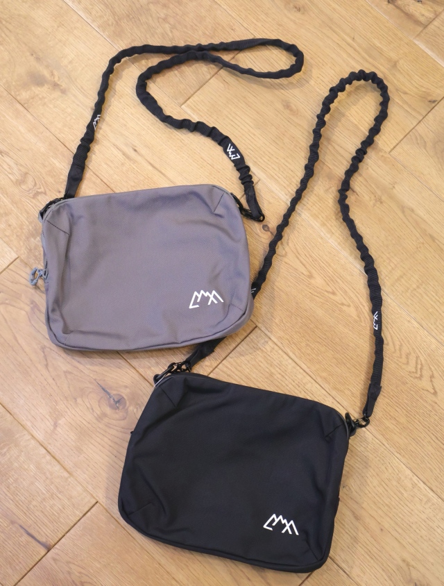 CMF OUTDOOR GARMENT ショルダーバッグ　サコッシュ COMFY OUTDOOR GARMENT ショルダーバッグ CMF GARMENT
