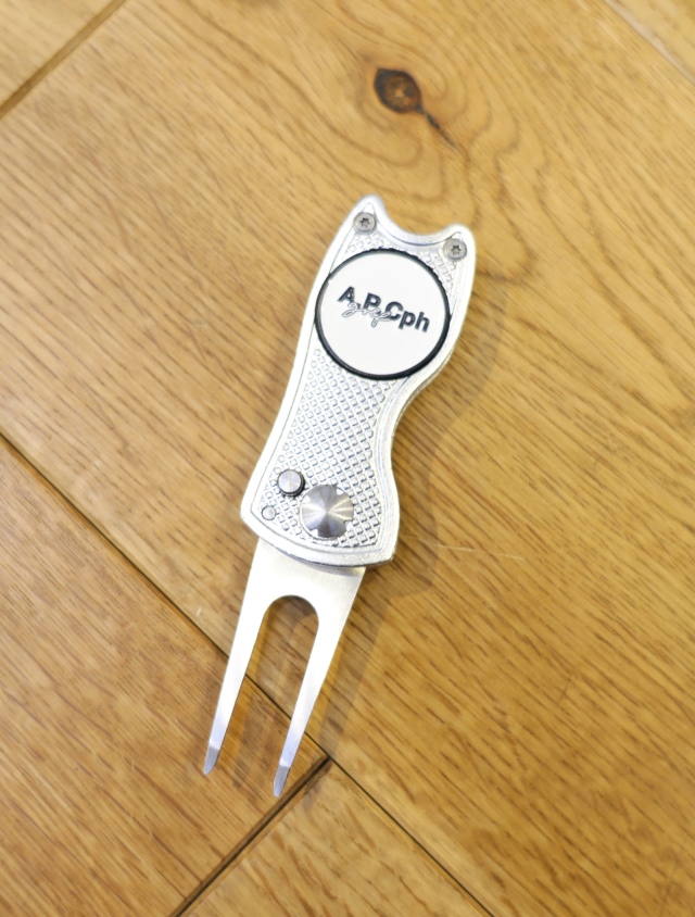 A.P.C.Golf × CAPTAINS HELM GOLF　　「A.P.Cph/Golf GREEN FORK」 　グリーンフォーク