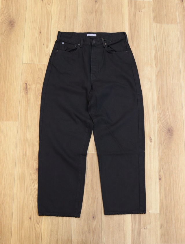 NEEDBY heritage × CAPTAINS HELM　　「#BLACK OUT RELAX DENIM PANTS 」  　ワイドテーパード デニムパンツ