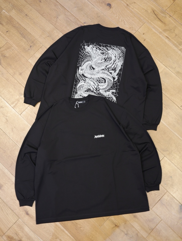 ANTIDOTE BUYERS CLUB　　「ASIC Oversized L/S Tee (Oriental Dragon)」　　オーバーサイズ ロングスリーブティーシャツ