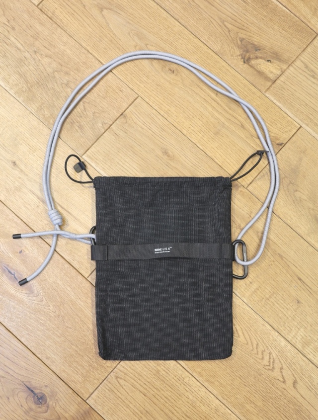 MINE 　「Utility Shoulder Bag Large <UltraStretch〉」　メッシュ ショルダーバッグ