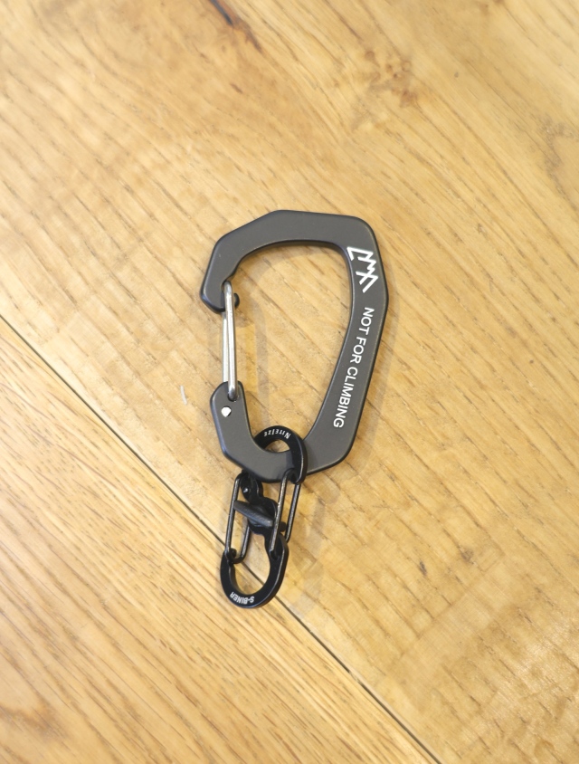 CMF OUTDOOR GARMENT　「CMF CARABINER」　カラビナ