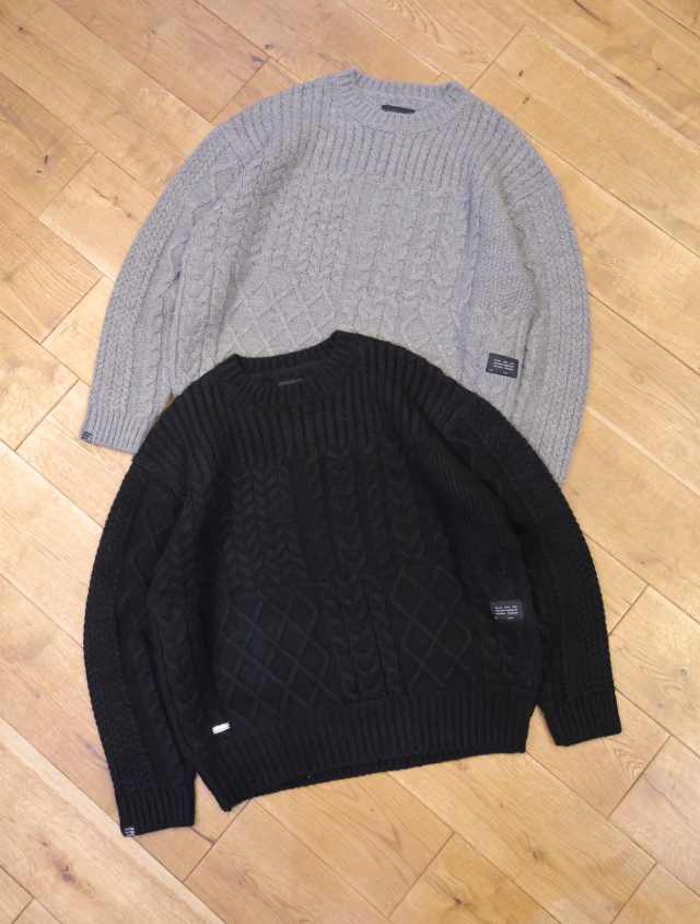 DELUXE 　「WAVES」　クルーネックニットセーター