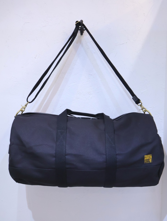 TROPHY CLOTHING 　「Road Trip Bag Large」 　ショルダーダッフルバッグ
