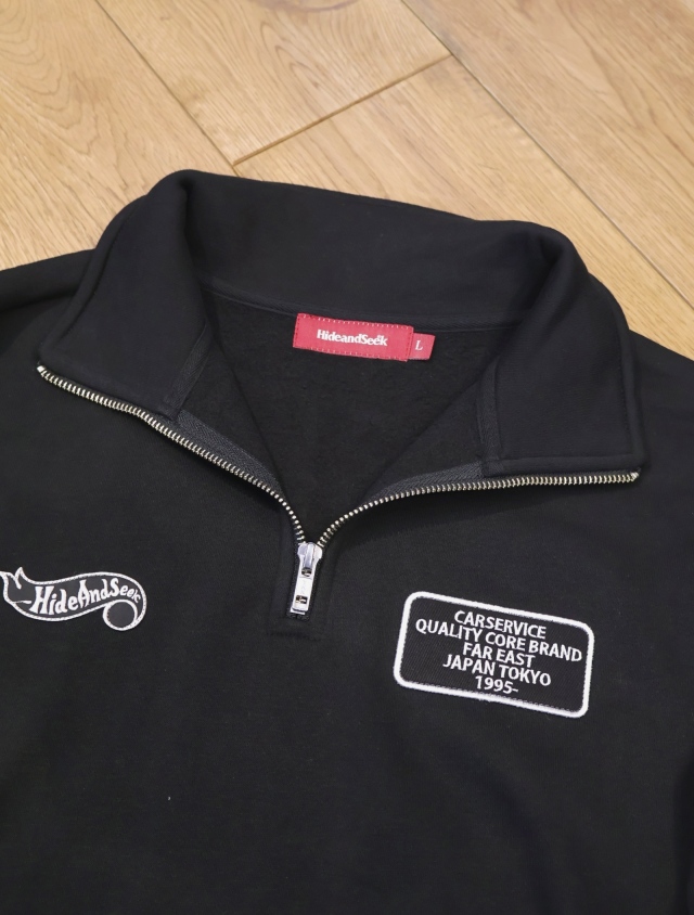 HIDEANDSEEK × CarService Half Zip Sweat HIDE AND SEEK - ×CARSERVICE HALF ZIP SWEAT SHIRT (BLACK/RED