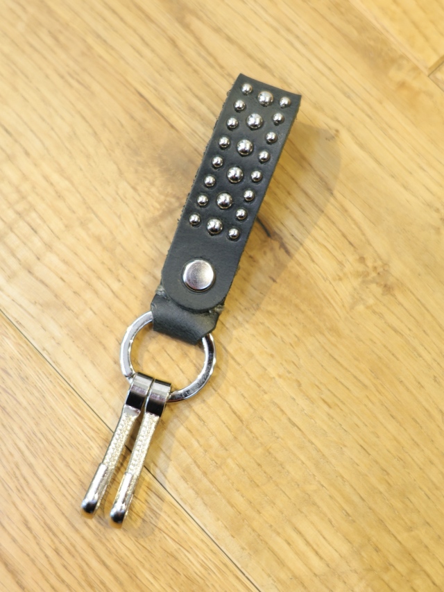RADIALL 　「RHODES - LEATHER KEY HOLDER / BUFFALO」　  バッファローレザー スタッズ レザーキーリング