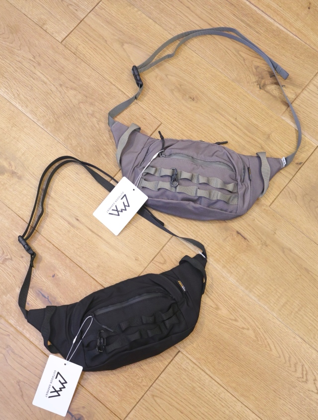 未使用CMF OUTDOOR GARMENT ミニサコッシュ　SMART PAC CMF OUTDOOR GARMENT 「SMART PAC SMOOTH NYLON」 ミニサコッシュ