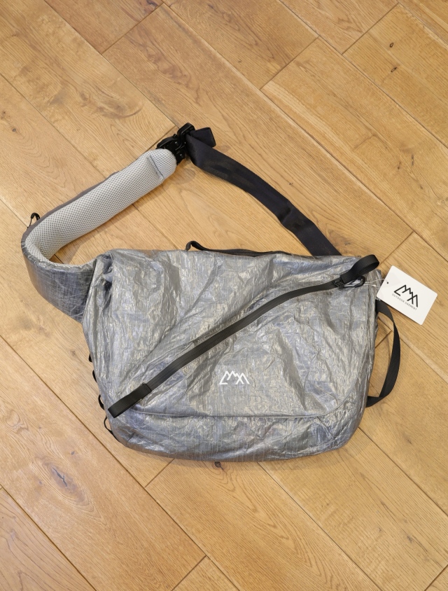 CMF OUTDOOR GARMENT　「MESSENGER BAG DYNEEMA」　メッセンジャーバッグ