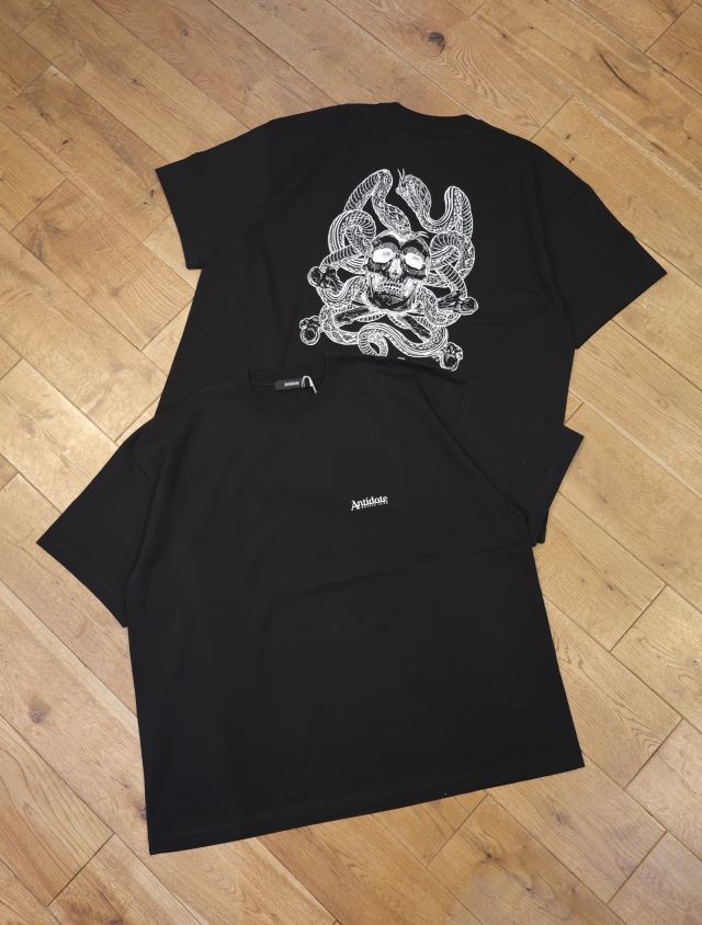 ANTIDOTE BUYERS CLUB　　「ASIC Oversized S/S Tee (Skull N' Snake)」　　オーバーサイズ ティーシャツ