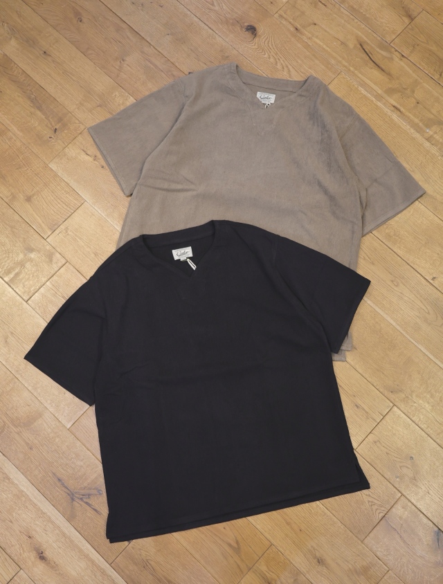 CALEE 　「TOWEL KEY NECK S/S CS」  タオル地キーネックシャツ