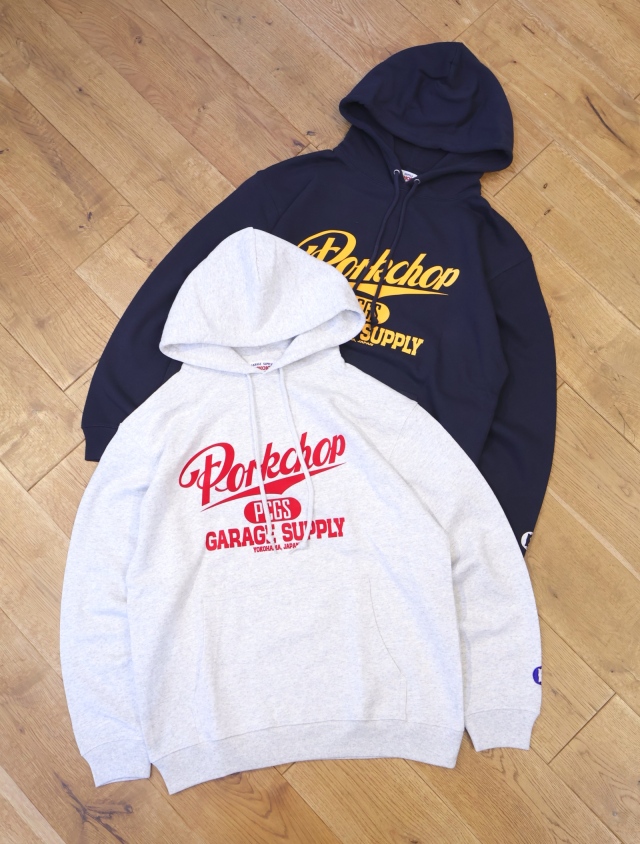 【9月21日 発売！】PORKCHOP GARAGE SUPPLY　「SCRIPT COLLEGE HOODIE」  プルオーバーパーカー