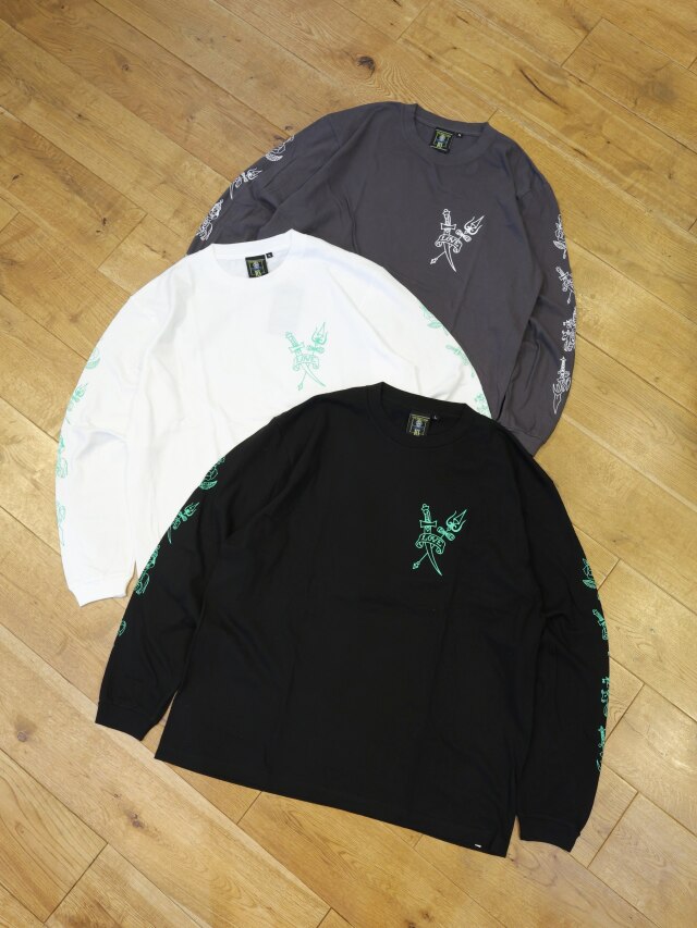 FOREVER YES 　「Flash L/S TEE by Megu」　プリント ロングスリーブティーシャツ