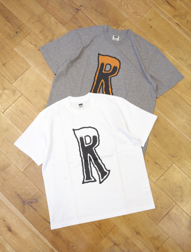 RATS　「R TEE」　プリントティーシャツ