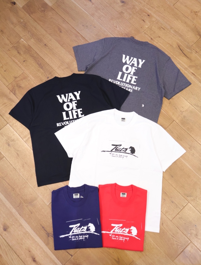 RATS　　「SCRIPT LOGO WAY OF LIFE TEE」　　プリントティーシャツ
