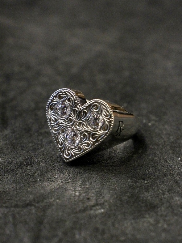 【22SS ～】ANTIDOTE BUYERS CLUB　　「Engraved Heart Ring 」　　SILVER950製 ピンキーリング