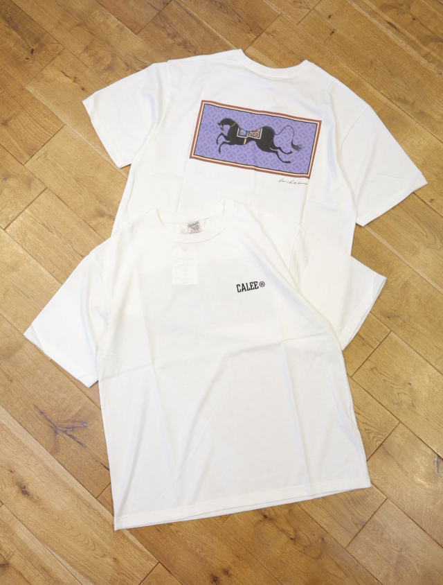 CALEE　　「HORSE ART TEE ＜MIHO MURAKAMI DESIGN＞」　　ドロップショルダー プリントティーシャツ