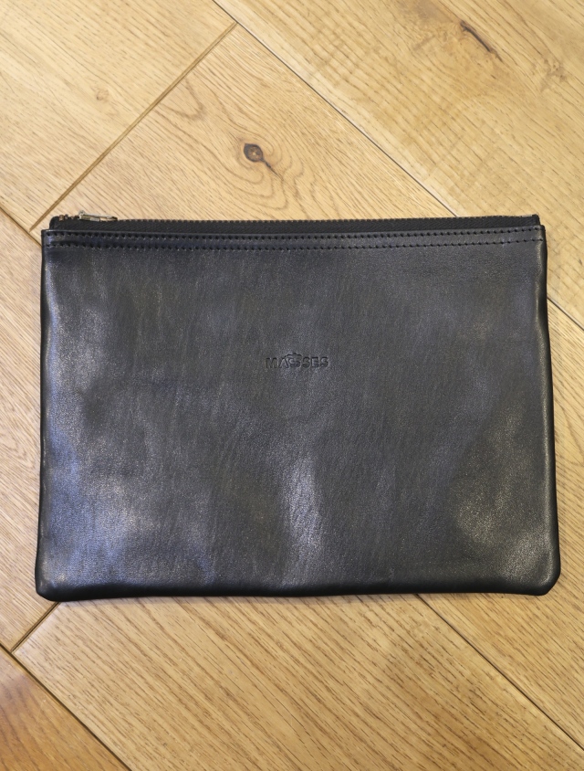 MASSES　「LEATHER CASE L」　　レザーポーチ〈LARGE〉