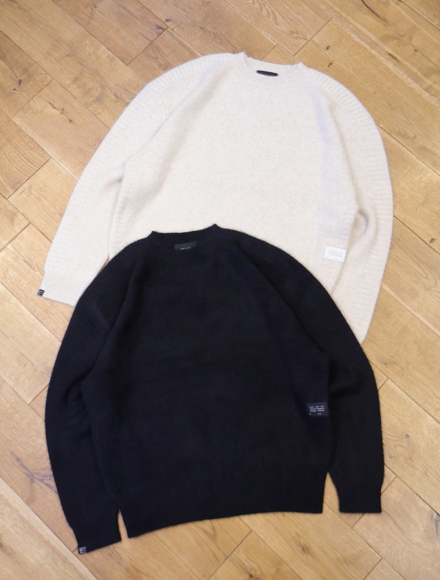 DELUXE 　「KITTY EMPIRE」　クルーネックニットセーター