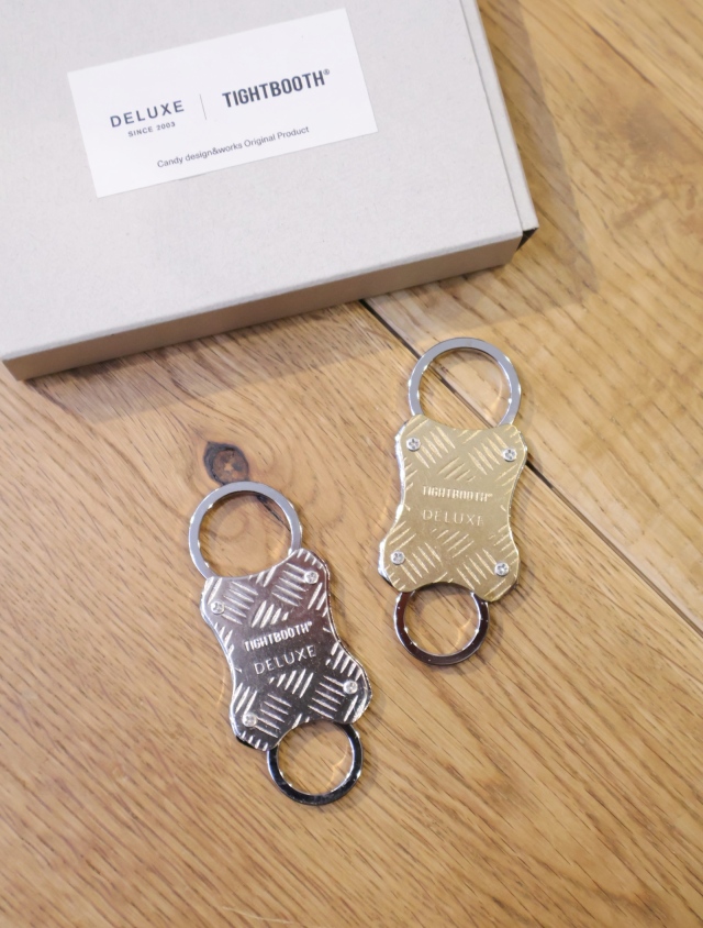 DELUXE x TIGHTBOOTH　 「DELUXE x TIGHTBOOTH CHECKER PLATE CARABINER」　カラビナ