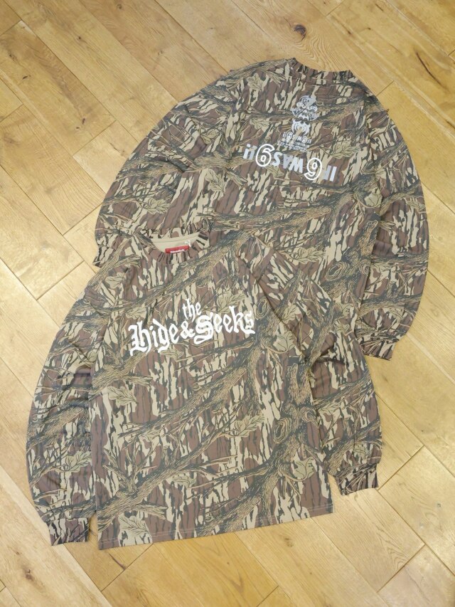 Hide and Seek × Toru Nishiura　「The H&S L/S Tee」　プリントロングスリーブティーシャツ（CAMO）