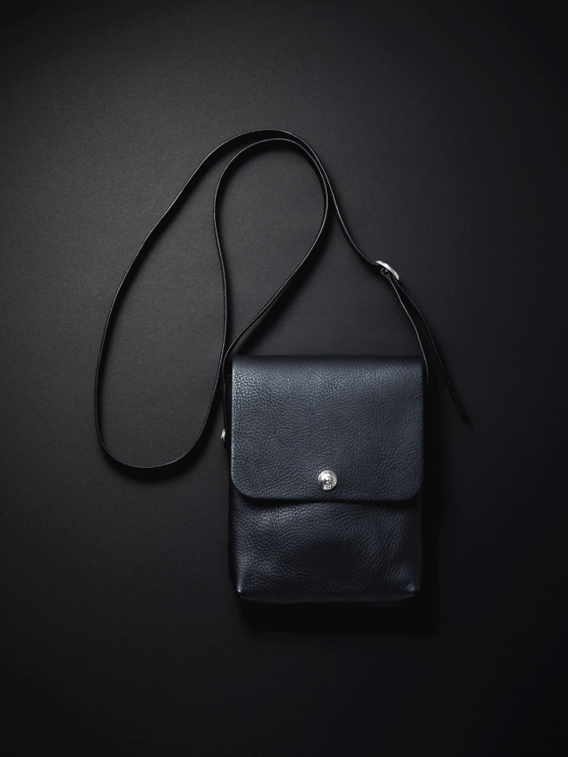 ANTIDOTE BUYERS CLUB　　「Leather Compact Shoulder Bag」　　レザーショルダーバッグ