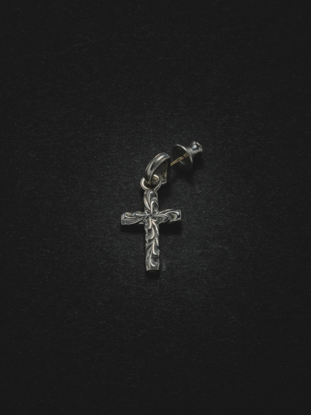 ANTIDOTE BUYERS CLUB 「Ornament Cross Earring」 SILVER950製 ピアス