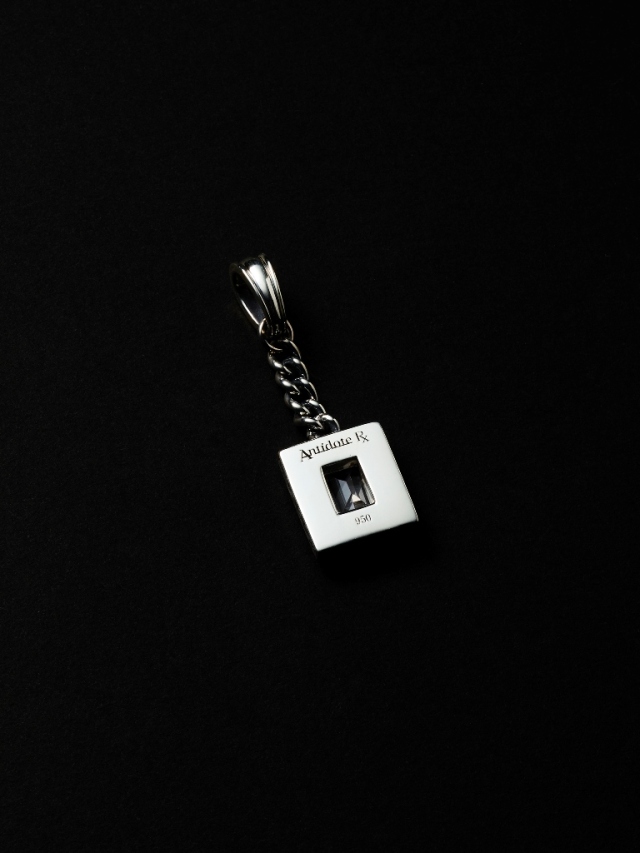 ANTIDOTE BUYERS CLUB 「Engraved Initial Pendant」 SILVER950