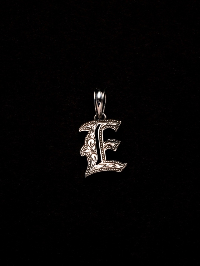 ANTIDOTE BUYERS CLUB 「Engraved Initial Pendant」 SILVER950