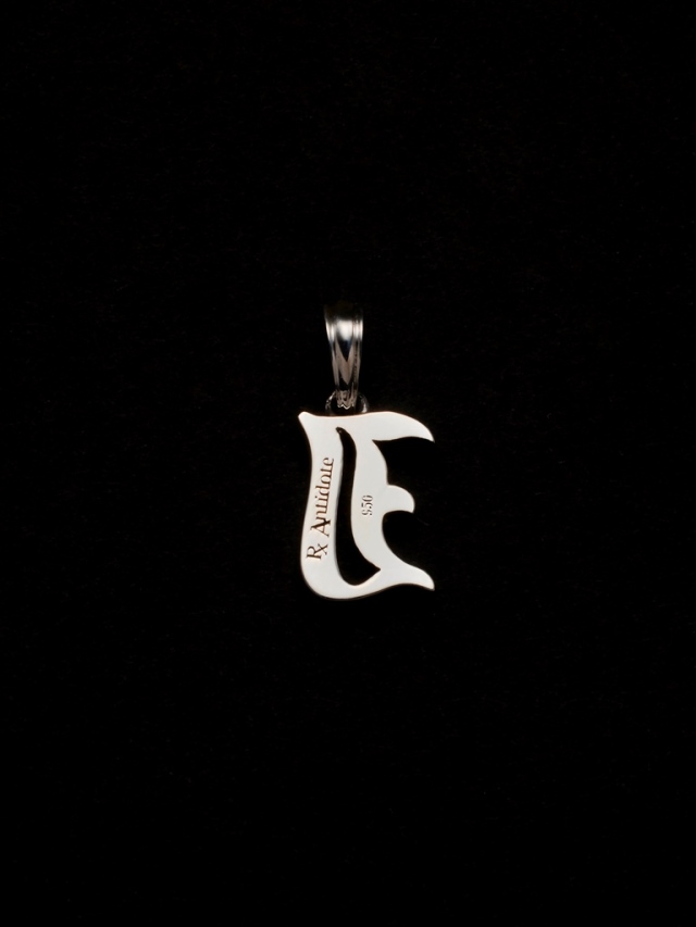 ANTIDOTE BUYERS CLUB 「Engraved Initial Pendant」 SILVER950製 