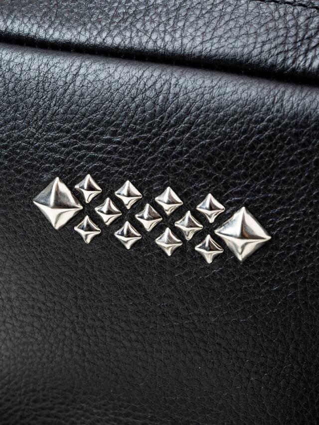 限定値下げ　calee マルチケース　ネックレスストラップセット CALEE（キャリー）の「CALEE/キャリー STUDS LEATHER NECK STRAP