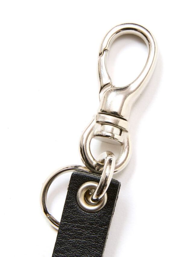 CALEE 「ROUND & PYRAMID STUDS LEATHER LONG KEY RING