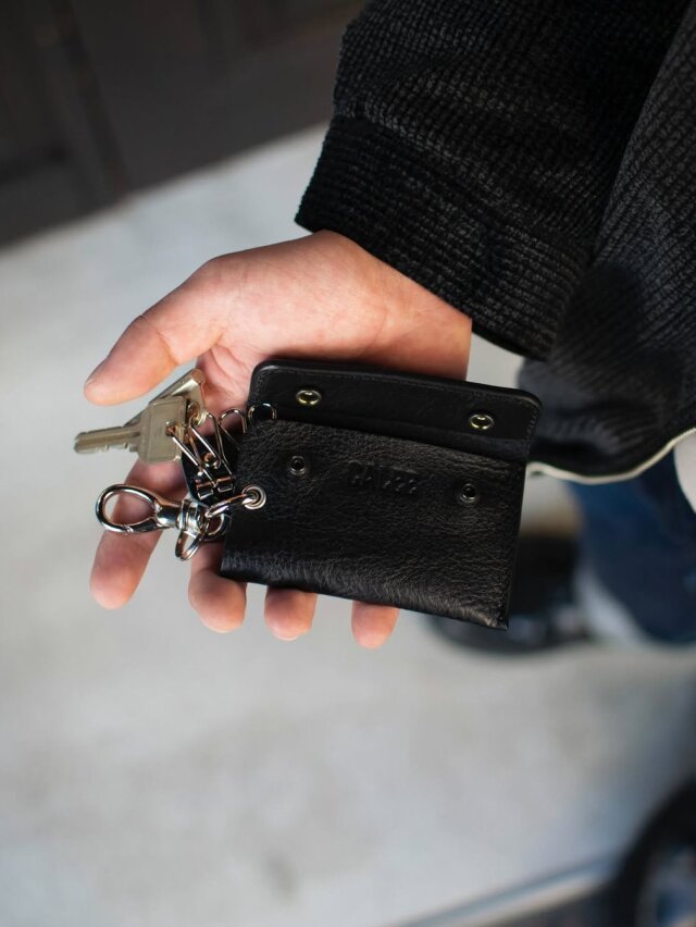 ブラックレザーキーケース スタッズ付き CALEE 「STUDS LEATHER KEY CASE」 スタッズレザーキーケース