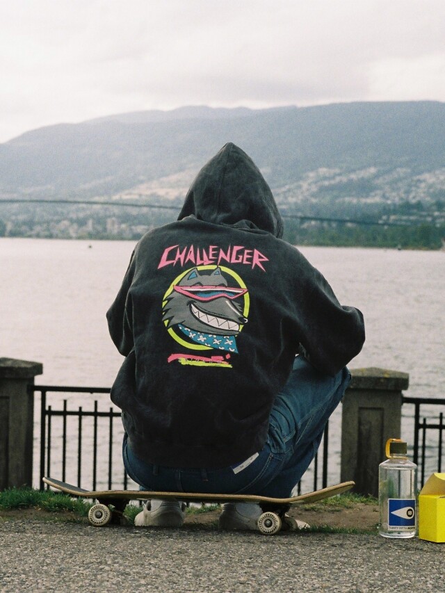 CHALLENGER 「NEON WOLF ZIP HOODIE」 スウェットジップフーディー