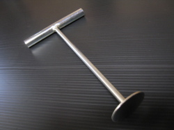 T字型 ハンドプレス M　 1個　メッキ製　※この商品はホームセンターレベルです。高品質をお求めの場合は、マスターズハンドプレスをどうぞ！