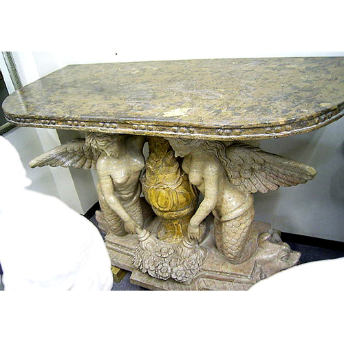 ギリシャ神話のセイレーンを模したテーブル