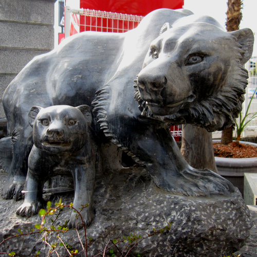 天然黒石彫刻　クマ親子　【商品番号：m-0059】