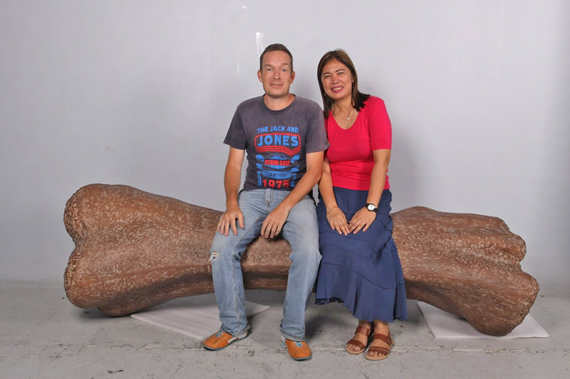 ティラノサウルス 大腿骨 化石 オブジェ 恐竜