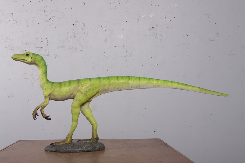 コンプソグナトゥス 恐竜 オブジェ