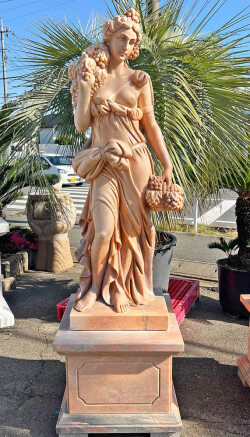 天然大理石彫刻 果物を持つヴィーナス（夏） の販売ページです。