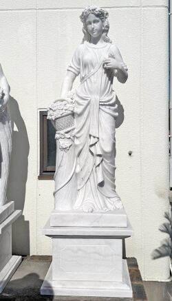 天然大理石彫刻 季節の乙女（春） 【商品番号：m-hat089-2405】 の販売